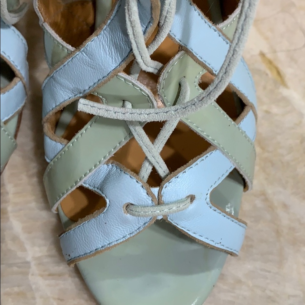 Shoes - Picture 4 of 9